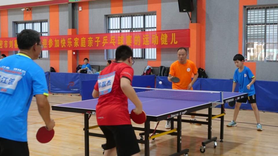 比赛场上母, 彩的同时 比赛场上母, 彩的同时