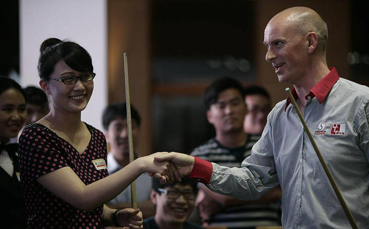 合作以及近, 红球形成斯